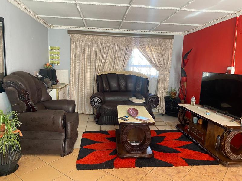 To Let 4 Bedroom Property for Rent in Komani Park Eastern Cape